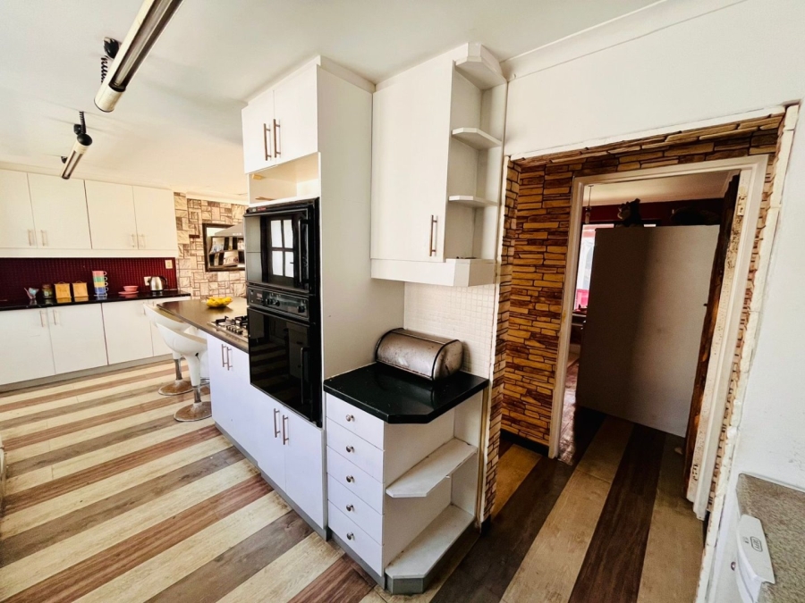 4 Bedroom Property for Sale in Wavecrest Western Cape